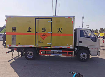 开福爆破器材运输车技术升级与安全合规新趋势